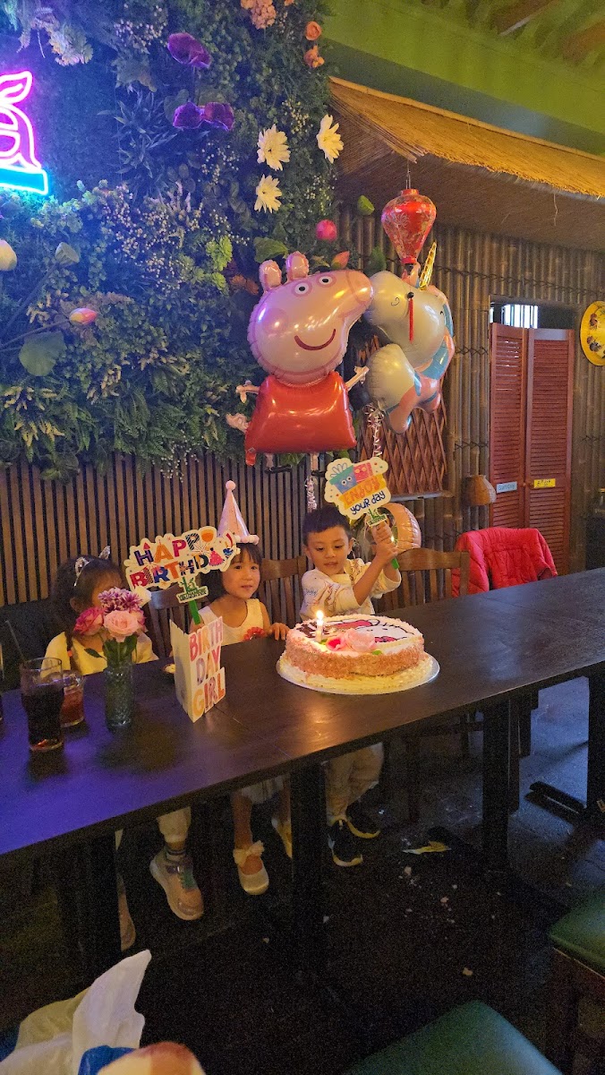 La Vietnamese Restaurant & Bar